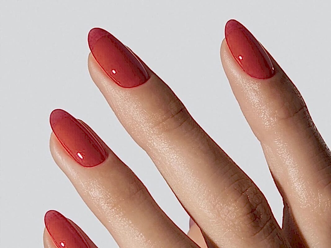 Ataşehir'in Parlayan Sırrı: Kalıcı Oje ile Kusursuz Tırnaklar