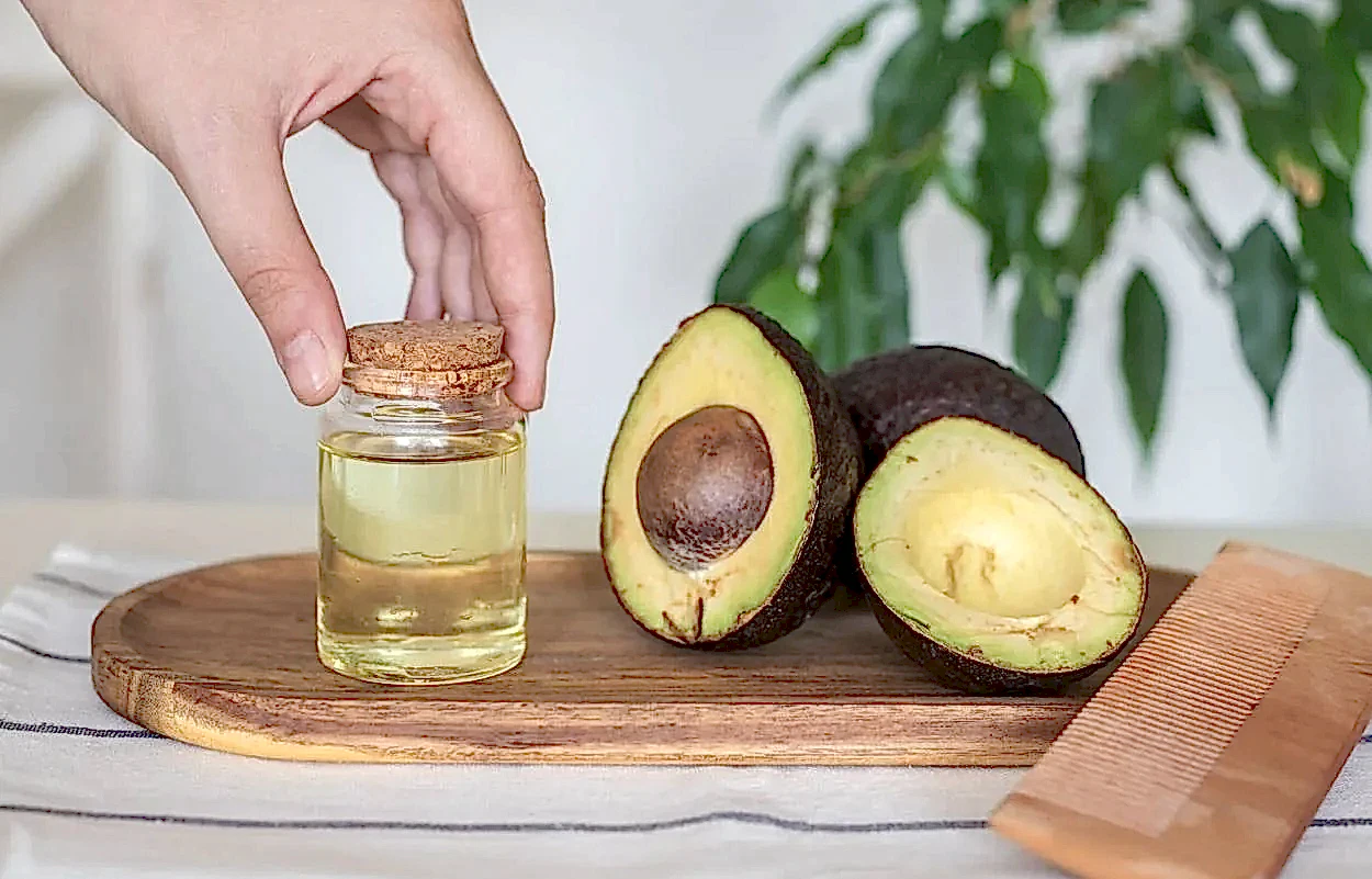 Evde Nemlendirici El Maskesi: Avokado ve Zeytinyağı