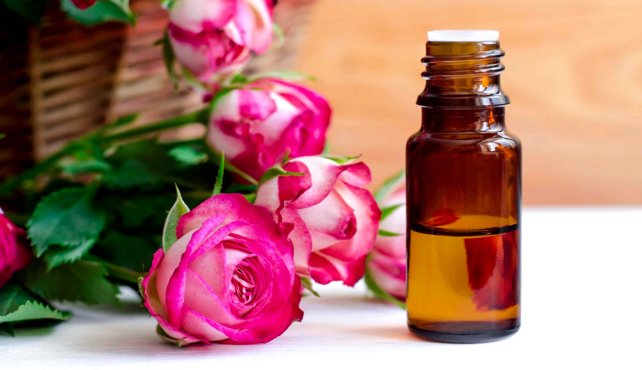 Gül Yağı Cilt ve Tırnak Üzerindeki Faydaları