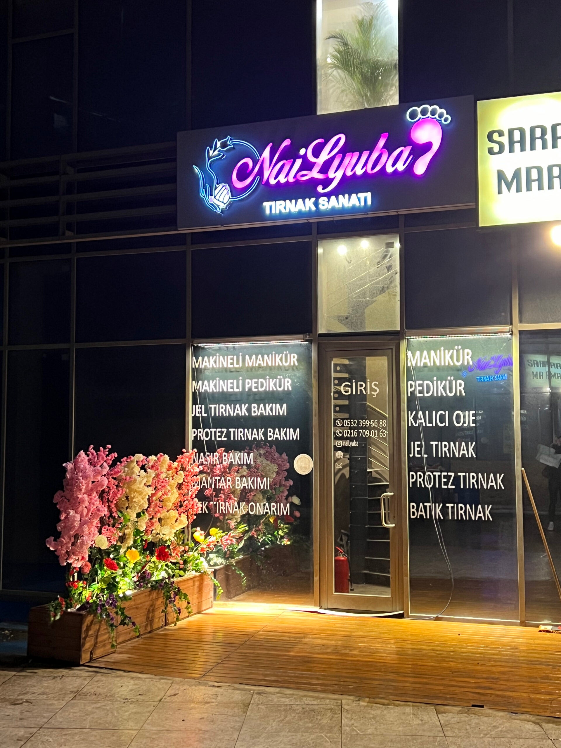 Ataşehir Nail Salon: Tırnak Bakımına Giden Kapsamlı Yol