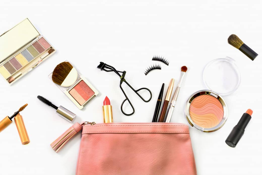 Makyaj Çantanızda Mutlaka Bulunması Gerekenler